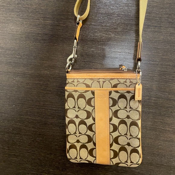 Iconic Coach Crossbody Purse - Picture 3 of 5